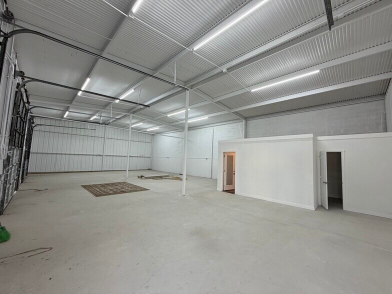 More Photos Of 314 E Nakoma St, San Antonio Unknown For Lease