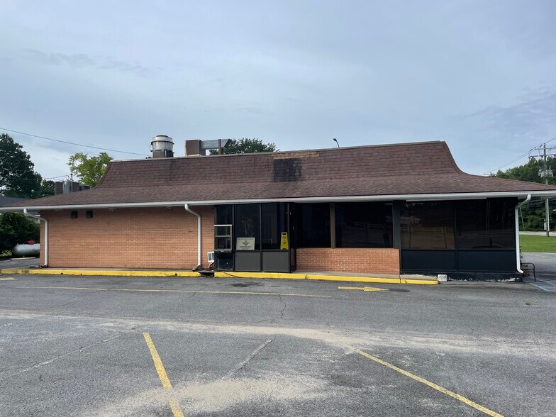 More Photos Of 6891 S Highland Blvd, Grifton Restaurant For Sale