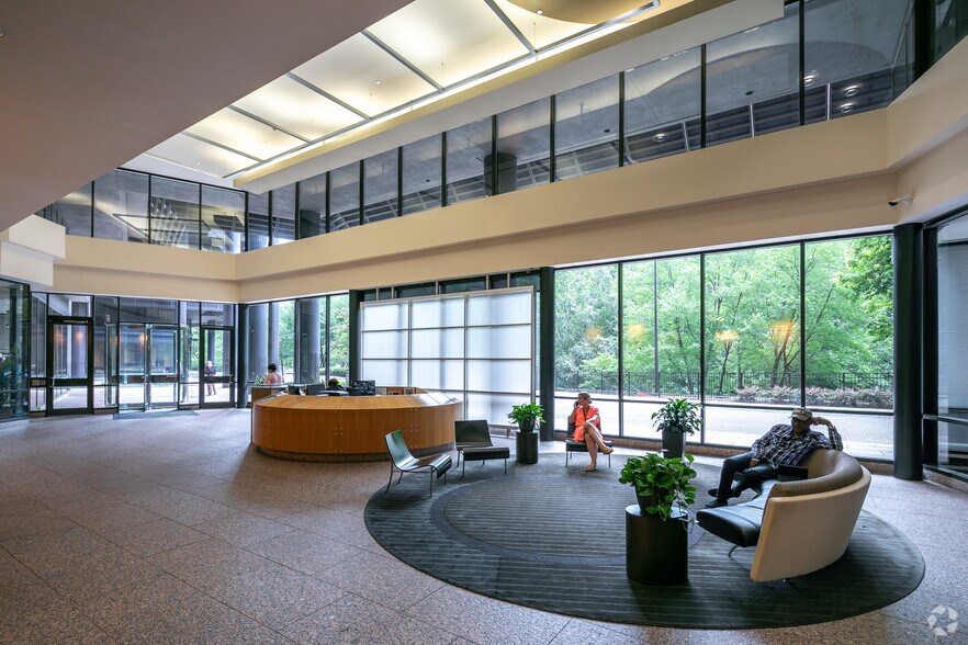 More Photos Of 1 Ravinia Dr, Atlanta Office For Lease