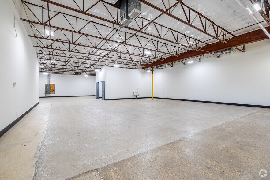More Photos Of 2307 Springlake Rd, Farmers Branch Unknown For Lease