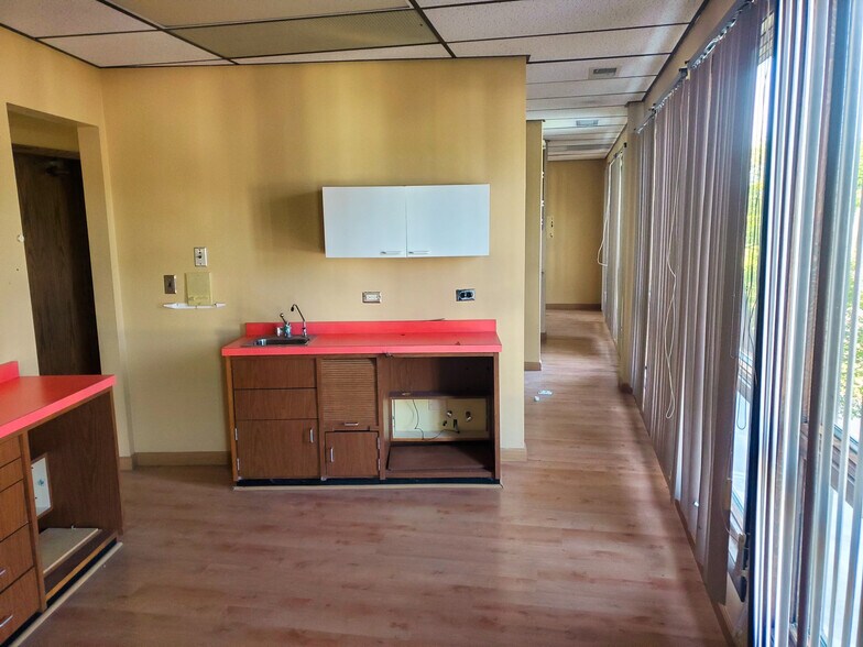 More Photos Of 95 W Grand Ave, Lake Villa Medical For Sale