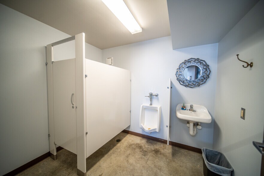 More Photos Of 7447 Dresser Dr NE, Rochester Refrigeration Cold Storage For Sale