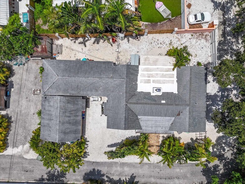 More Photos Of 1760 Wisconsin Ln, Sarasota Multifamily For Sale