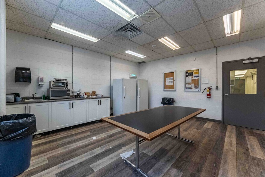 More Photos Of 500 Barrydowne Rd, Sudbury Manufacturing For Sale