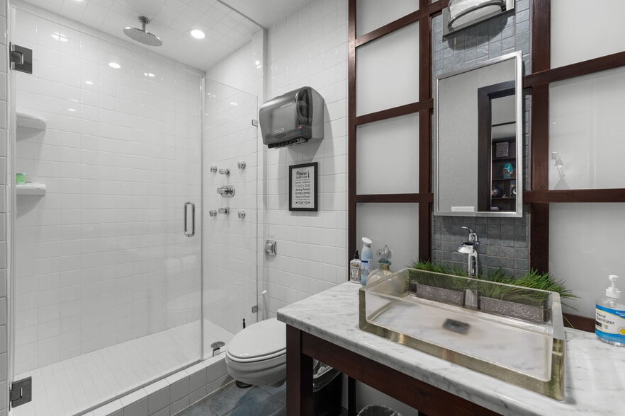 More Photos Of 5739 Tujunga Ave, North Hollywood Movie Radio TVStudio For Sale