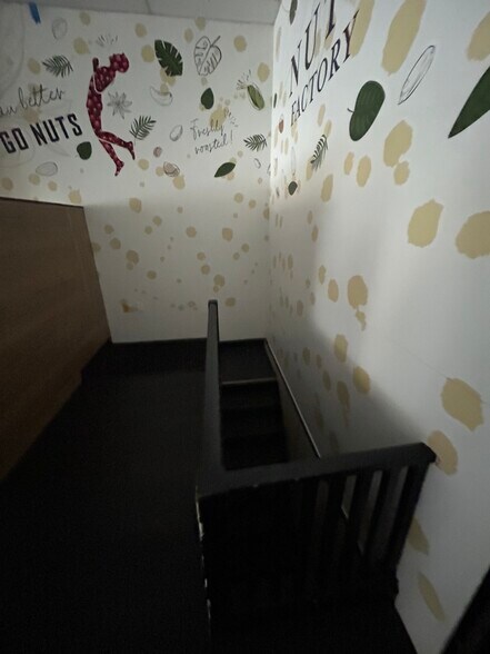 More Photos Of 122-129 Middle Neck Rd, Great Neck Storefront For Lease