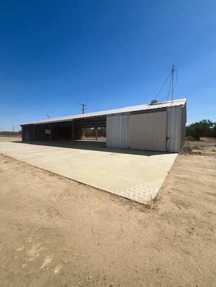 More Photos Of 1270 E Riverside St, Shafter Service For Sale