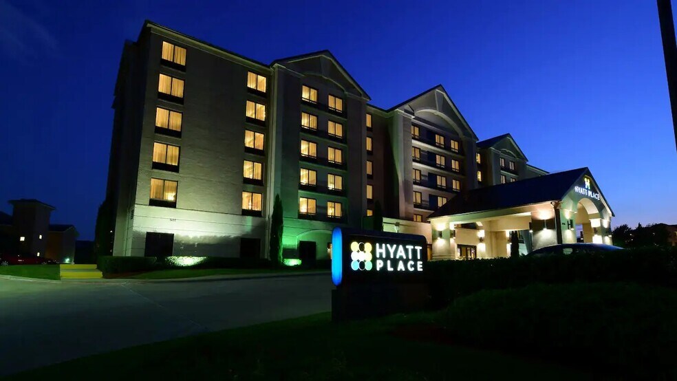 Primary Photo Of 5455 Green Park Dr, Irving Hotel For Sale