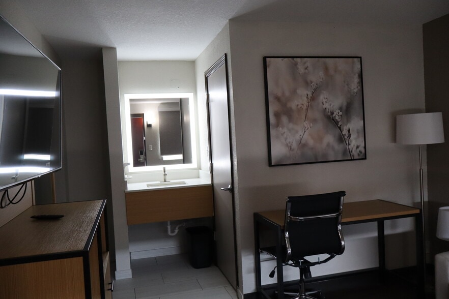 More Photos Of 3521 Lake City Hwy, Warsaw Hotel For Sale