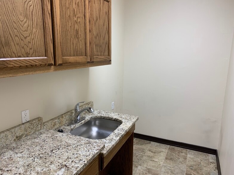More Photos Of 3107 Antelope Trail, Midland Light Distribution For Lease