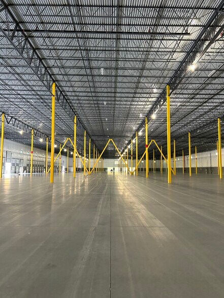 More Photos Of 90 Huntoon Memorial Hwy, Leicester Warehouse For Lease
