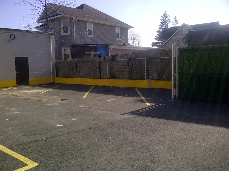More Photos Of 166 Poplar St, West Hempstead Storefront Retail Office For Lease