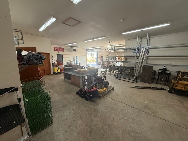 More Photos Of 1262 S Bridge St, Yorkville Service For Sale