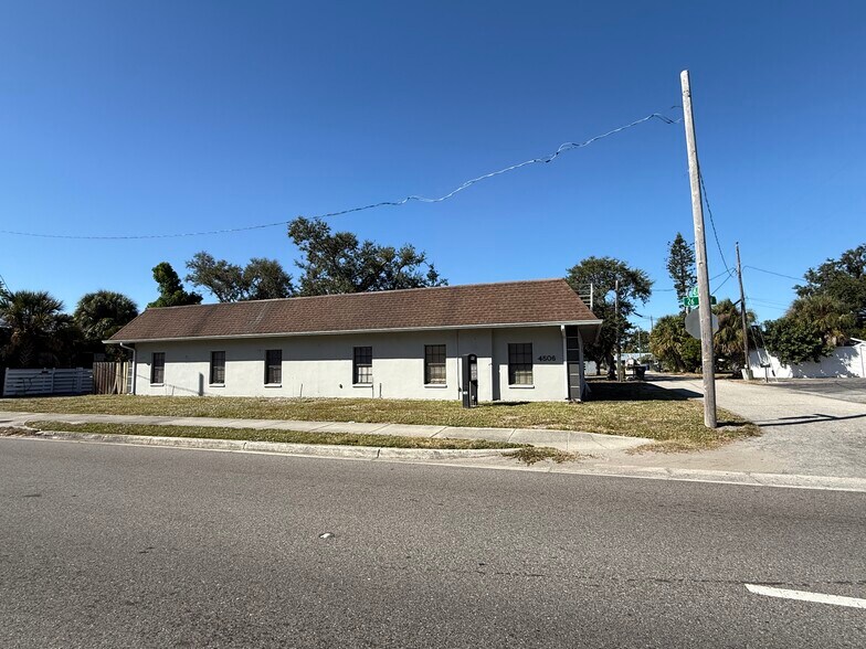More Photos Of 4506 26th St W, Bradenton Office For Lease