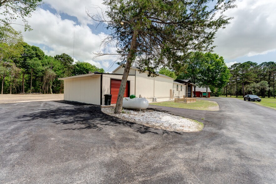 More Photos Of 4388 County Road 197, Alvin Specialty For Sale