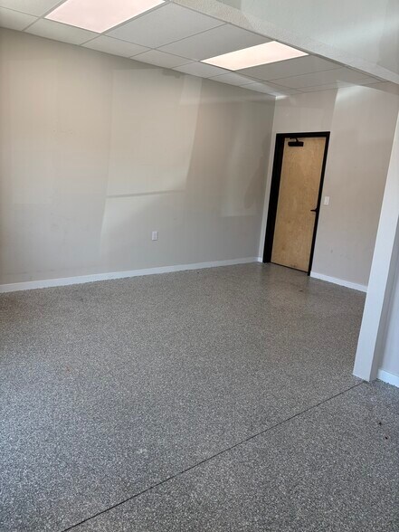 More Photos Of 720 S Bell Blvd, Cedar Park Warehouse For Lease