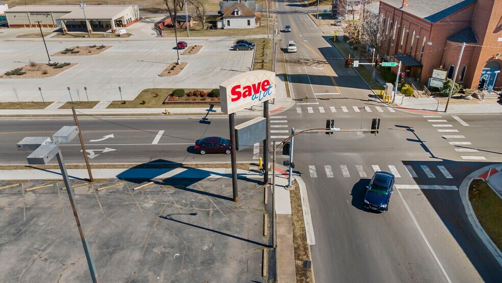 More Photos Of 121 S Sprigg St, Cape Girardeau Supermarket For Sale