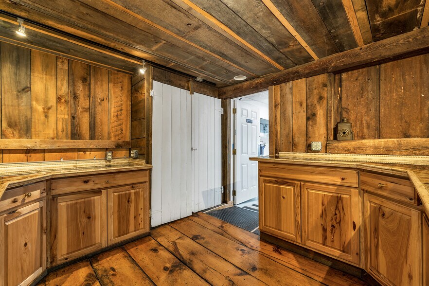 More Photos Of 521 Calef Hwy, Epping Specialty For Sale