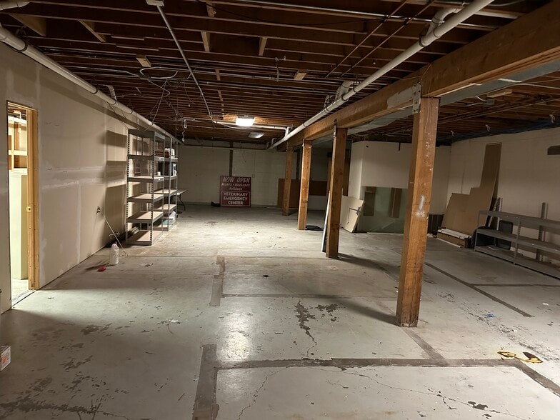 More Photos Of 1640-1670 North Ave, Grand Junction Veterinarian Kennel For Sale