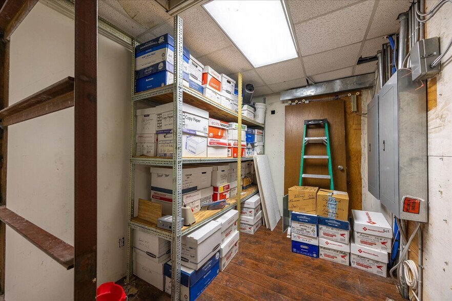 More Photos Of 812 Lexington Dr, Plano Office For Sale