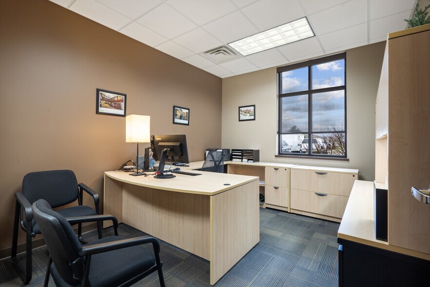 More Photos Of 3015 Greyhound Dr, Waterloo Medical For Lease