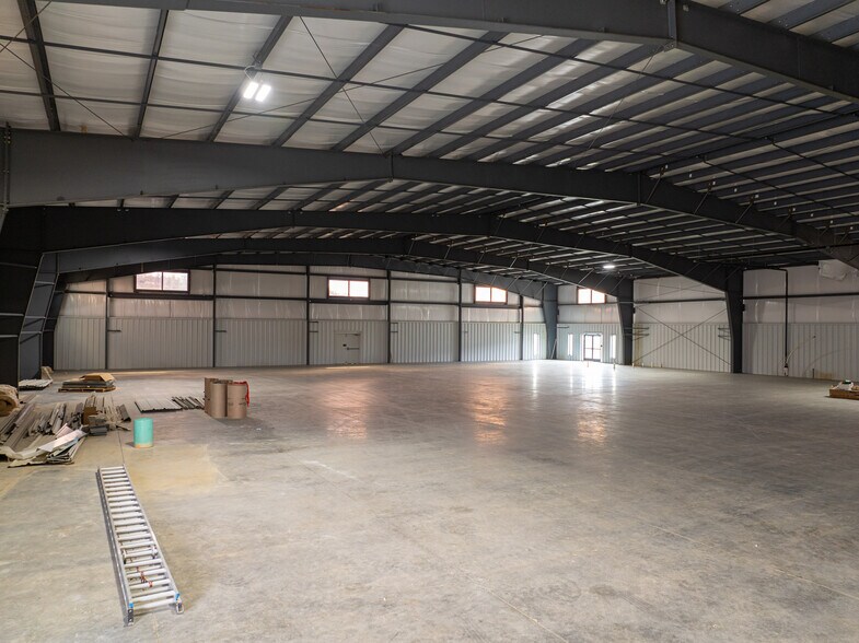 More Photos Of 169 Hollywood Dr, Butler Warehouse For Lease