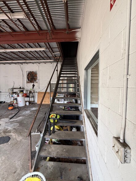 More Photos Of 614 S 7th St, Opelika Auto Repair For Sale