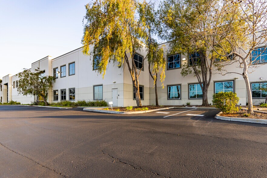 More Photos Of 10637 Scripps Summit Ct, San Diego Warehouse For Sale