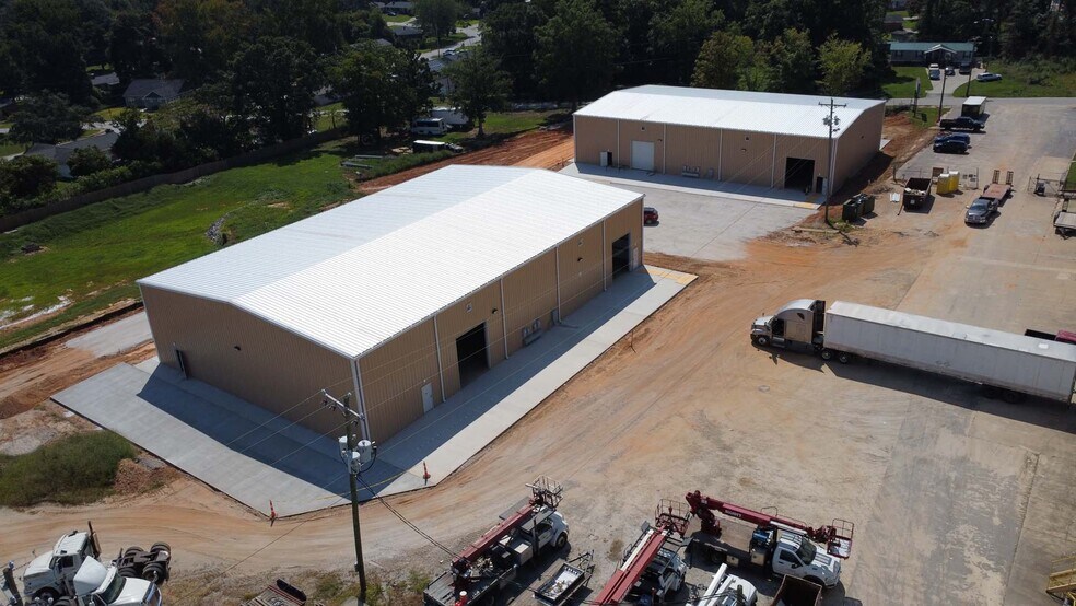 More Photos Of 700 E Fairfield Rd, Greenville Warehouse For Lease