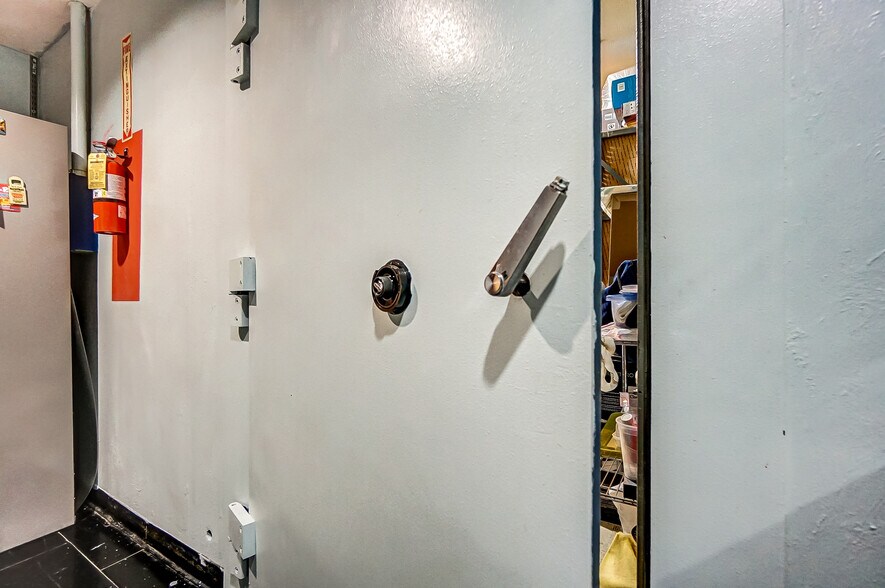 More Photos Of 20 Iron Gate Park Dr, Centerville Storefront Retail Office For Lease