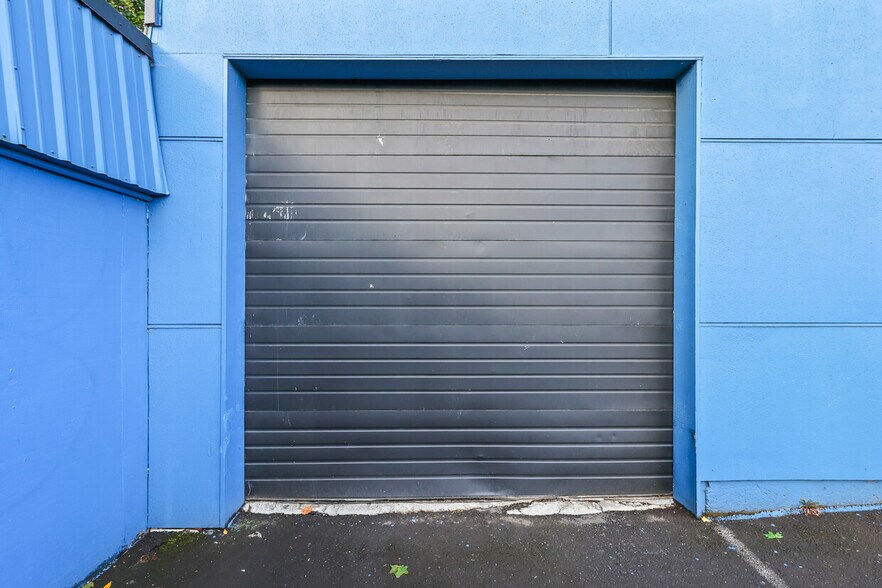 More Photos Of 5816 SE Foster Rd, Portland Flex For Lease