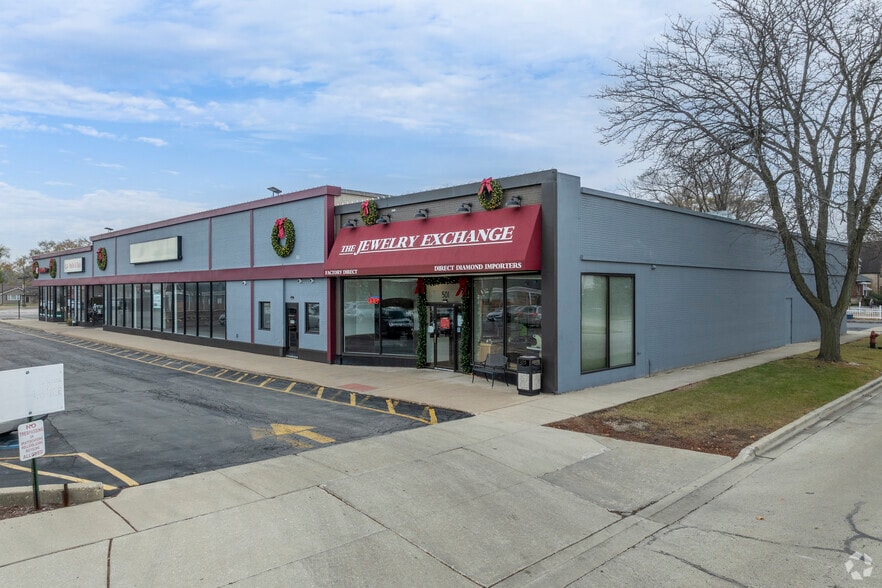 More Photos Of 501-507 E Saint Charles Rd, Villa Park Freestanding For Lease