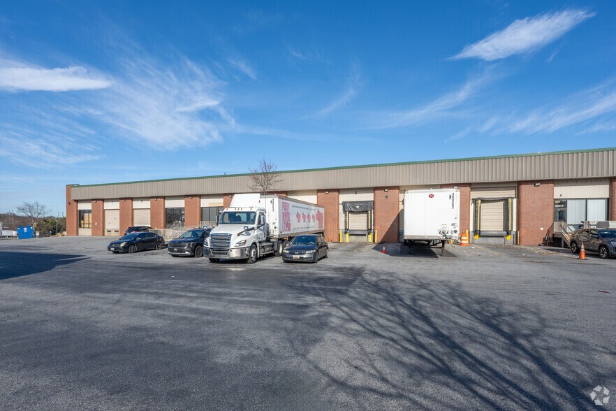 More Photos Of 3381 75th Ave, Landover Warehouse For Lease