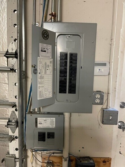 More Photos Of 25270 Bernwood Dr, Bonita Springs Light Distribution For Lease