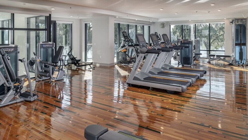 More Photos Of 295 NE Ivanhoe Blvd, Orlando Apartments For Lease