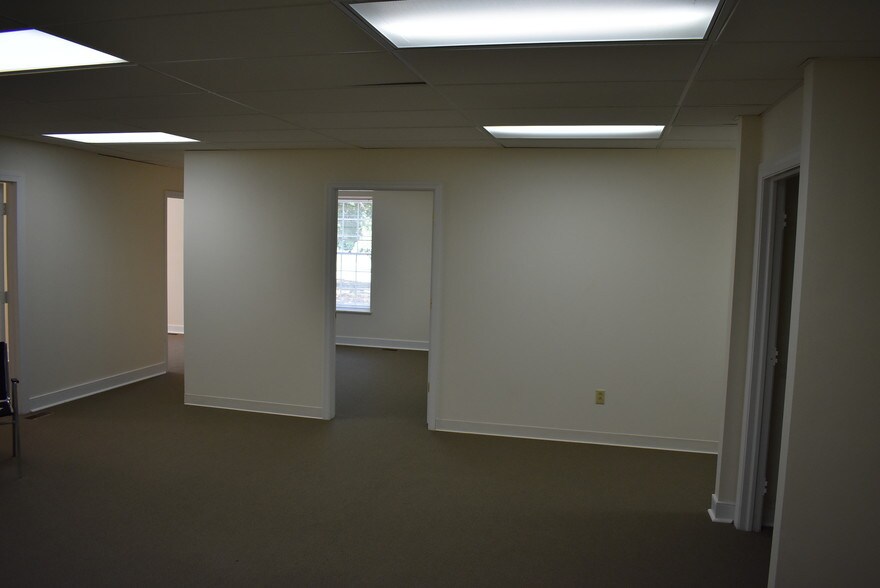 More Photos Of 611 N Courthouse Rd, Richmond Office For Lease