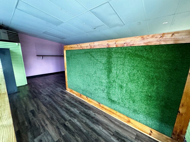 More Photos Of 301 E 23rd St S, Independence Office For Sale