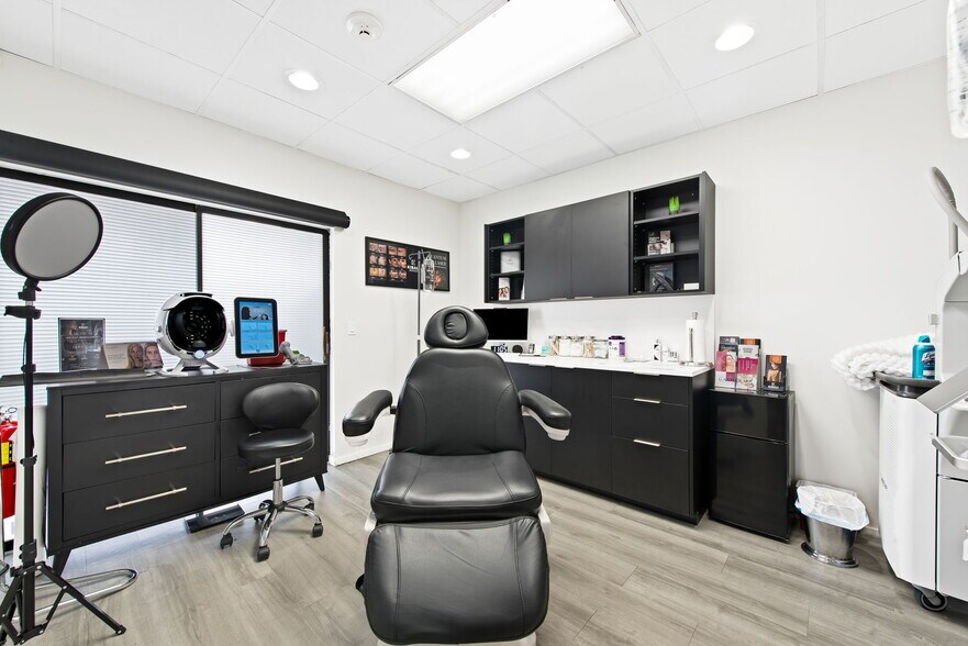 More Photos Of 825-875 Meadows Rd, Boca Raton Medical For Lease