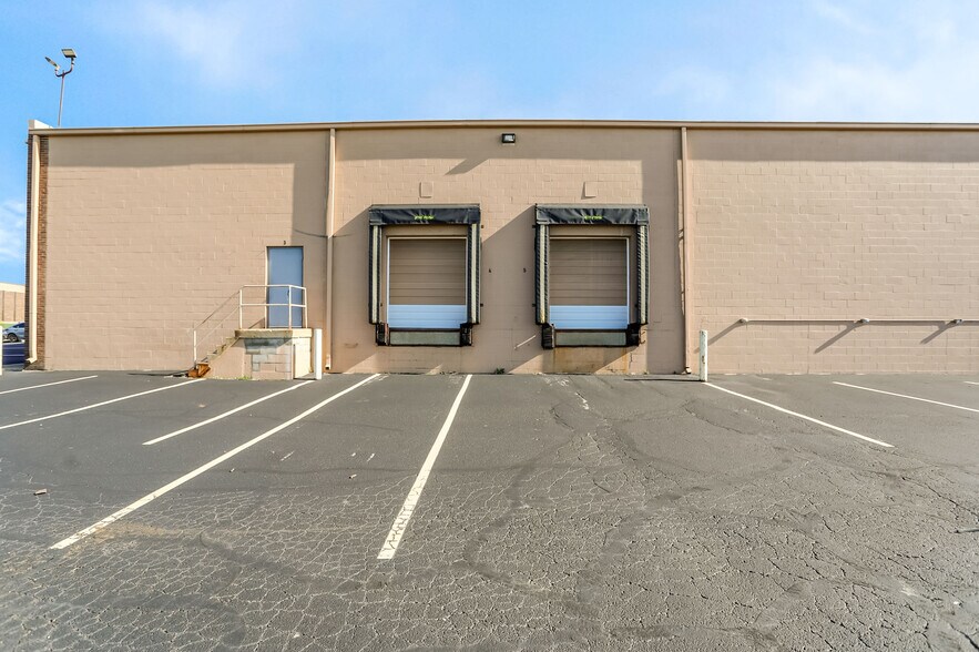 More Photos Of 2334 Production Dr, Indianapolis Warehouse For Lease