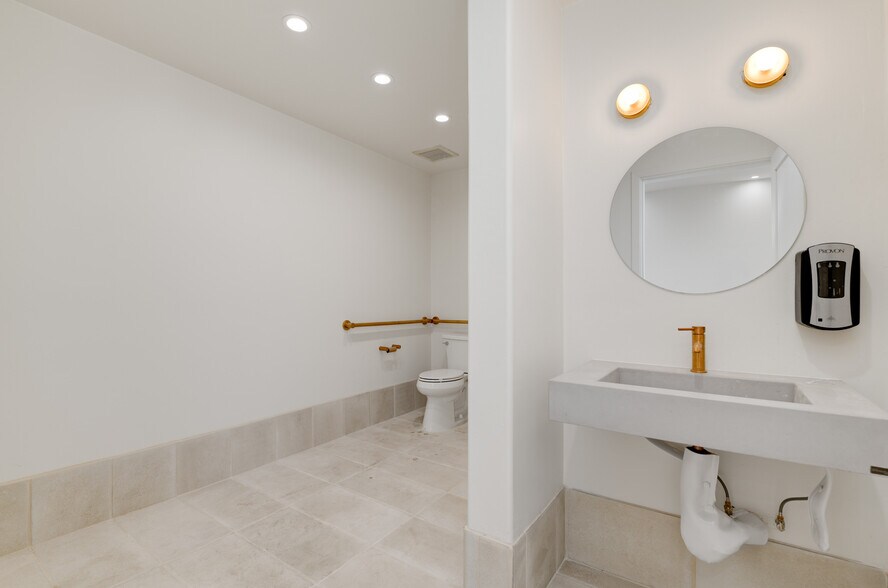 More Photos Of 8090 Parkway Dr, La Mesa Medical For Lease