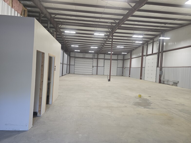 More Photos Of 4125 Crystal Hill Rd, North Little Rock Warehouse For Lease