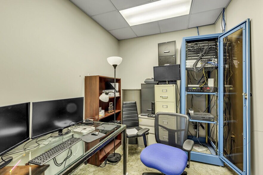 More Photos Of 115 Pomona Dr, Greensboro Office Residential For Lease