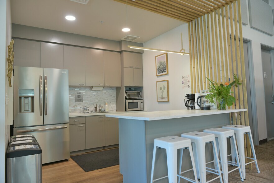 More Photos Of 6128-6130 Innovation Way, Carlsbad Office For Lease