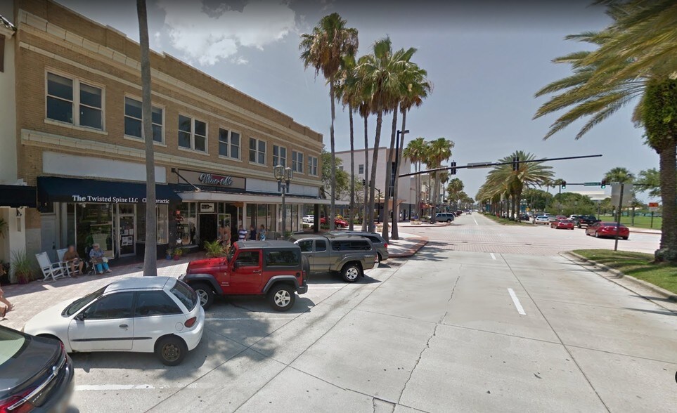 More Photos Of 200-206 S Beach St, Daytona Beach Storefront Retail Office For Lease