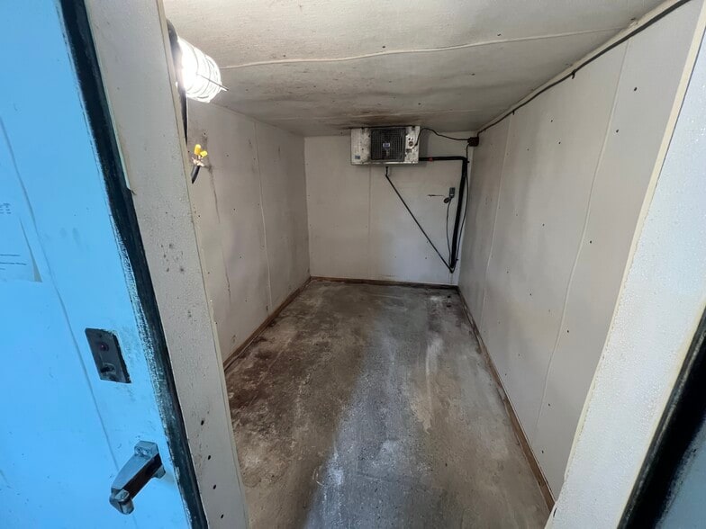 More Photos Of 115 Upper Bermudian Rd, Gardners Convenience Store For Sale