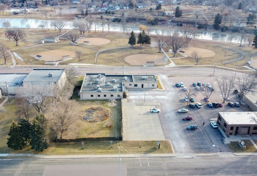 More Photos Of 711 N Lake Ave, Sioux Falls Office For Sale
