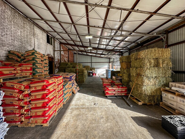 More Photos Of 230 D St NE, Miami Warehouse For Sale