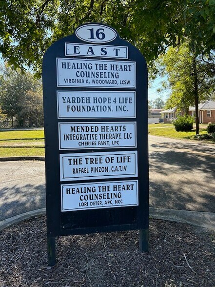 Primary Photo Of 16 E Williams St, Winder Medical For Sale