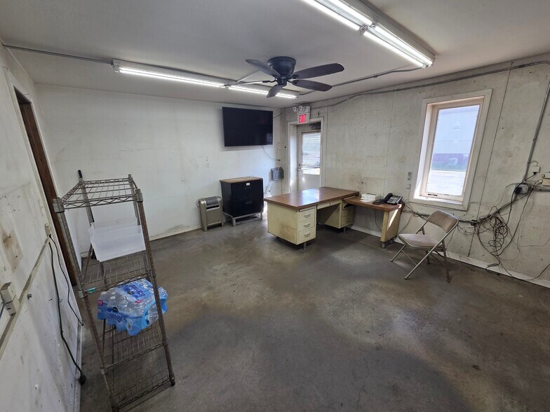 More Photos Of 21757 S Center Ave, New Lenox Warehouse For Lease