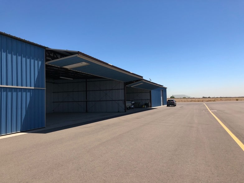 More Photos Of 6891 N Glen Harbor Blvd, Glendale Airplane Hangar For Sale